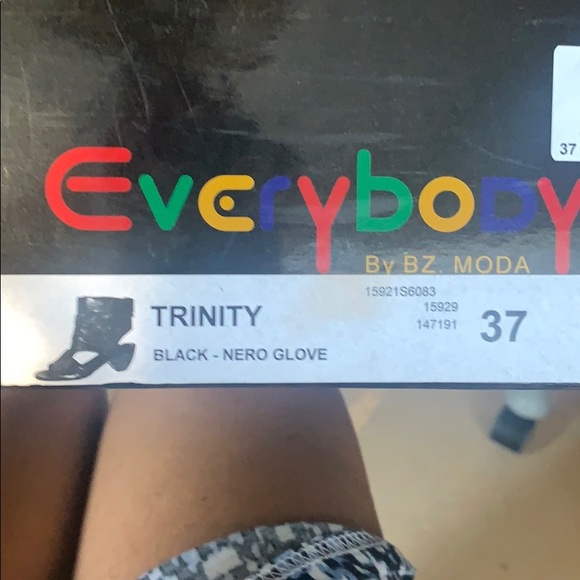 Everybody by B.Z Moda - Picture 2 of 3